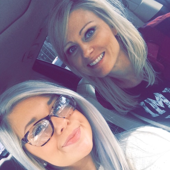 meet your posher duo, kandy & shelby - Picture 3 of 5